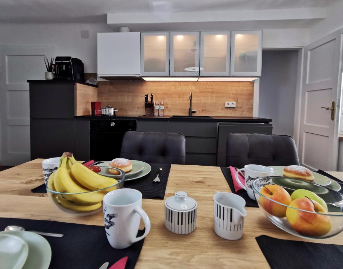 Neues City Center Piano Appartement Mit Netflix Klagenfurt am Woerthersee Eksteriør bilde